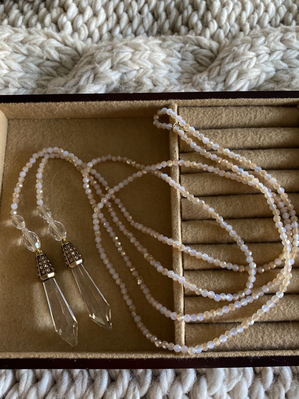 Delicate Opal Bead Lariat Necklace with Crystal Drop Earrings